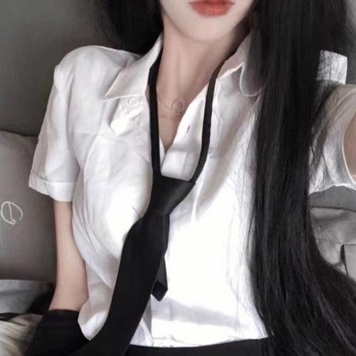 一位站立的人